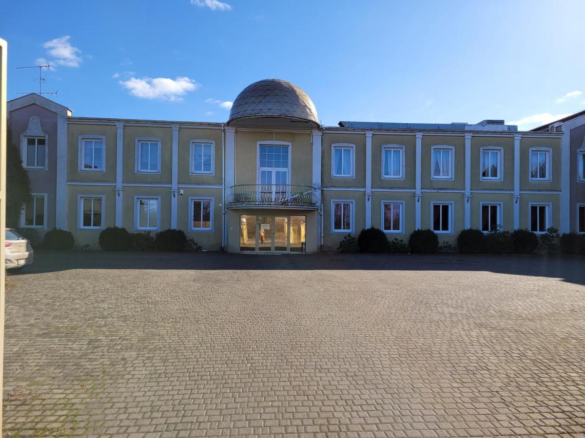 Dworek Sobieskiego Skierniewice Luaran gambar